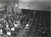 1022 Het spelen van het nieuwjaarsconcert door het Brabants Orkest in de burgerhal van het stadhuis, 01-1992