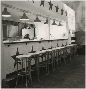 25199 Dommelstraat 2-2a. Jongerencentrum De Effenaar / Para en . Interieur café, 1970