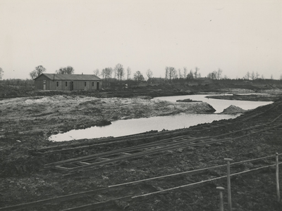195797 Natuurontwikkeling: wijzigen van de loop van de Dommel, verbinding nieuwe Dommelbrug met Woensel, 1951 - 1955