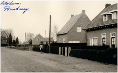  Een serie van4 foto's betreffende de Broekweg, 1953