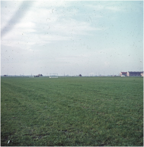 255260 Het Jongelingsveld. Voetbalveld, richting Zonderwijk, 1960 - 1970