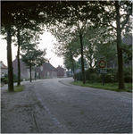 255291 Nieuwe Kerkstraat richting de kerk, 1955 - 1965