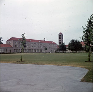 255304 Hoofdgebouw: Klooster / Internaat met klok, 1958 - 1965
