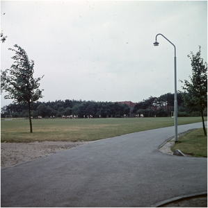 255306 Sportveld gezien vanaf de Huishoudschool, 1958 - 1965
