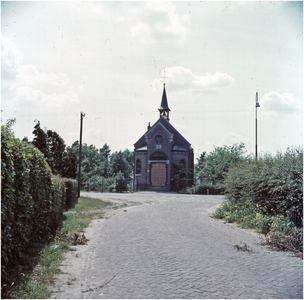 257462 Nederlandse Hervormde Kerk, Dorpstraat, gezien vanaf Platteelstraat, 1960 - 1965