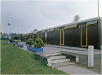 257534 Jongelingveld, kantine sportclub, op de achtergrond bejaardenhuis Merefelt, 1960 - 1970