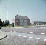 257537 Boerenleenbank, hoek Dorpstraat / Frans Bekersstraat gezien vanaf de Runstraat, 1960 - 1965