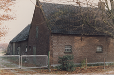 505676 Zijkant, gedeelte voorzijde boerderij aan de Polkestraat met ijzeren poort, 1989