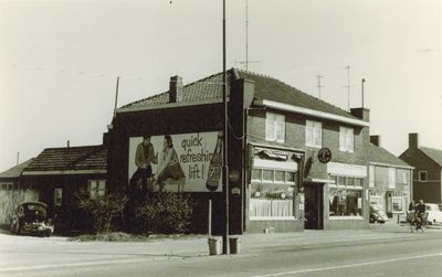 240143 Eindhovenseweg 3: café t Centrum , 1961