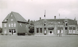 240145 Hoofdstraat 4 t/m 8: rechts op nr 4 - 6 fa. Swinkels-van Berkel, en linksop nr 8 kruidenierszaak De Wert-Camps, 1954