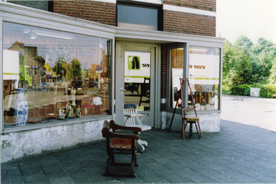 240243 Antiek en curiosahandel van Erp, Hoofdstraat 65, 1994
