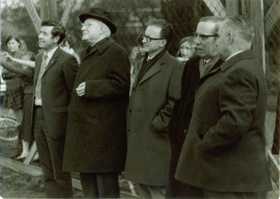 240342 Genodigden bij de opening van de Bernardusschool, 1971
