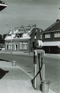 240557 Nieuwstraat: met het slopen van Café De Vier Linden op nr. 10, 1963