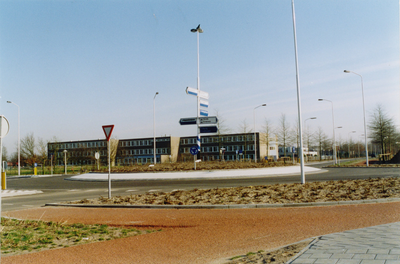 240750 Rotonde van de Ringweg, met erachter het Heerbeeck College, 1994
