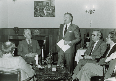 240928 Directeur Doreleijers verwelkomt de burgemeester en wethouders bij Bata Best, 1980