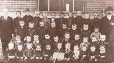 241026 Leerlingen van de Openbare Lager school, 1908