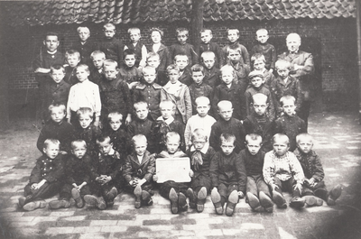 241027 Leerlingen van de Openbare Lagere school, 1908