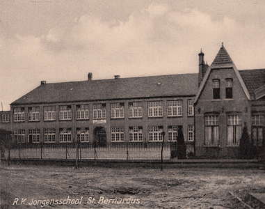 241028 Schoolstraat: Rooms Katholieke Jongensschool Sint Bernardus, 1940