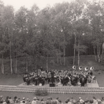 241169 Het optreden van de Philips Harmonie in het Joe Mann Natuurtheater, 1956