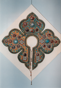 241181 Object uit de tentoonstelling Weven en versieren in het Gemeentehuis, 1994