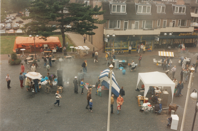 241206 Het demonstreren van palingroken op het Raadhuisplein, 09-1995