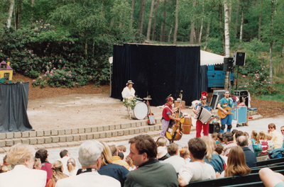 241313 Culturele dag: Het geven van een concert in het Joe Mann natuurtheater, 06-1996