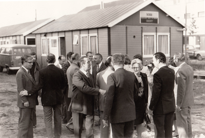 241380 Bezoek aan de bouwplaats door het Gemeentebestuur, 1973