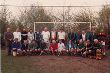 241431 Leden van een herenteam van hockeyclub M.H.C Best, 05-1982