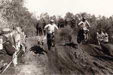 241434 Motercrossen op de Aarlese Heide, 1976