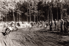 241435 Motorcrossen op de Aarlese Heide, 1976