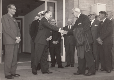 241499 Ontvangst van het bestuur van Harmonie Sint Caecilia op het gemeentehuis, 07-10-1962