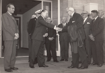 241499 Ontvangst van het bestuur van Harmonie Sint Caecilia op het gemeentehuis, 07-10-1962
