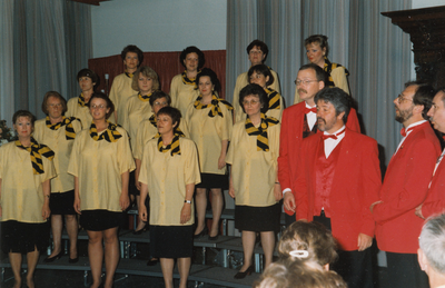 241544 Het geven van een koffieconcert door Duke Town Barbershop Singers en Yellow Black Honey Bees, 07-05-1995