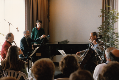 241553 Het geven van een koffieconcert door het Frank v.d. Berg trio, 03-1996