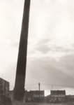 241630 Het slopen van de schoorsteen van Steenfabriek De Leeuwerik , 1970