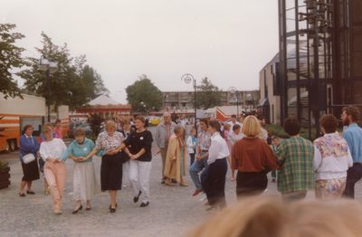 241696 Dulfkesmarkt : het demonstreren van volksdansen, 22-09-1991