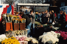 241703 Weekmarkt : bloemenkraam, 1995