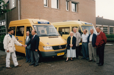 241850 Het officieel in gebruik nemen van twee nieuwe Buurtbussen, 10-1996