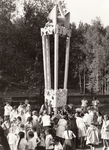 242049 Leerlingen bij het monument, 1963