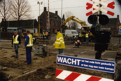 242156 Het slopen van de overweg Hoofdstraat/ Oirschotseweg, 09-1998