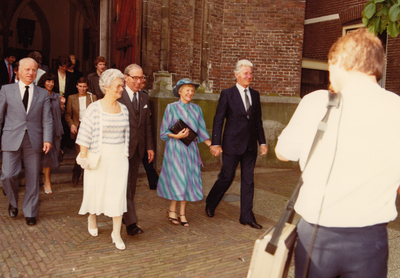 242291 Het vertrek uit de Sint Odulphuskerk na de vieren van de Heilige Mis, 1983