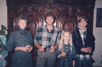 242510 Jan v.d. Vleuten: Het gezin v.d. Vleuten, 04-10-1985