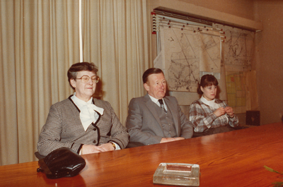 242626 N. Render: de heer Renders en echtgenote, met hun dochter, 19/03/1985