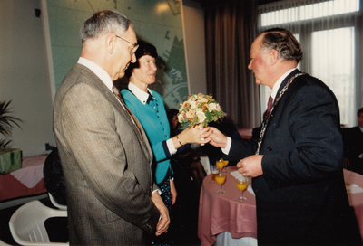 242659 Ontvangtst van het echtpaar van Wuijtswinkel door burgemeester P. Mangelmans, 01/02/1991