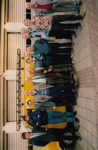 242665 Groepsfoto personeel gemeentewerken, 1980 - 1983