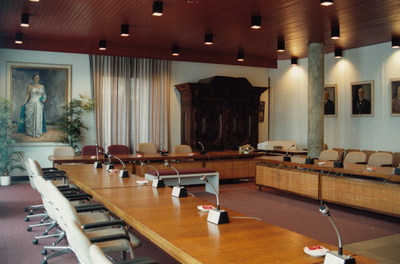 242790 Noodraadszaal in de Burgerzaal van het gemeentehuis, 11/1996
