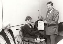 242814 Het aanbieden van het beleids- en werkplan door het gehandicapten Platform Best aan Wethouder G.J. Swinkels, 11/1994