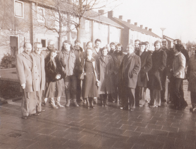242841 Bezoek van een werkgroep ruimtelijke ordening uit Belgisch Limburg aan de woonerven in het Wilhelminadorp, 09/12/1978
