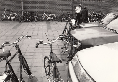243207 Gestolen fietsen op de binnenplaats van het politiebureau, 1979