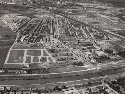 243273 Luchtfoto van het Wilhelminadorp, 1960